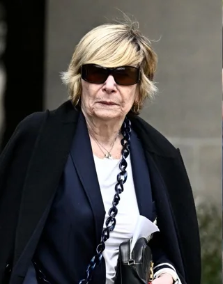 Mimi Marchand — portrait provisoire, droits à confirmer ; photographie recadrée